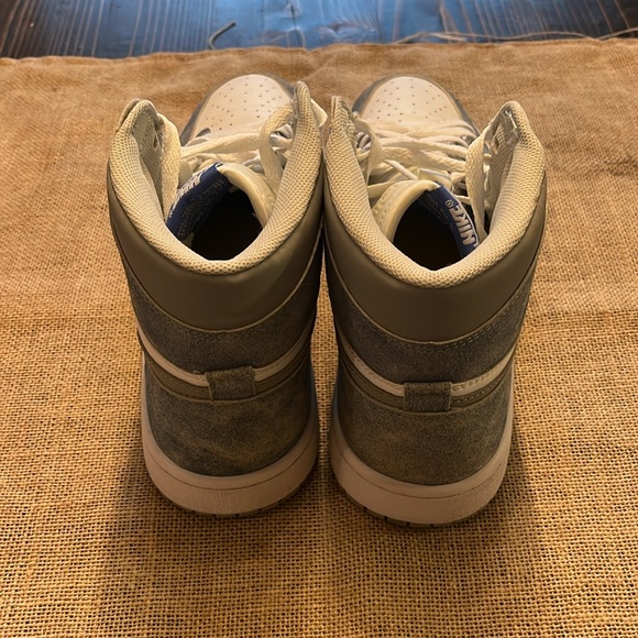 Size 11 Jordan 1 Retro High Hyper Royal Smoke - Picture 6 of 9